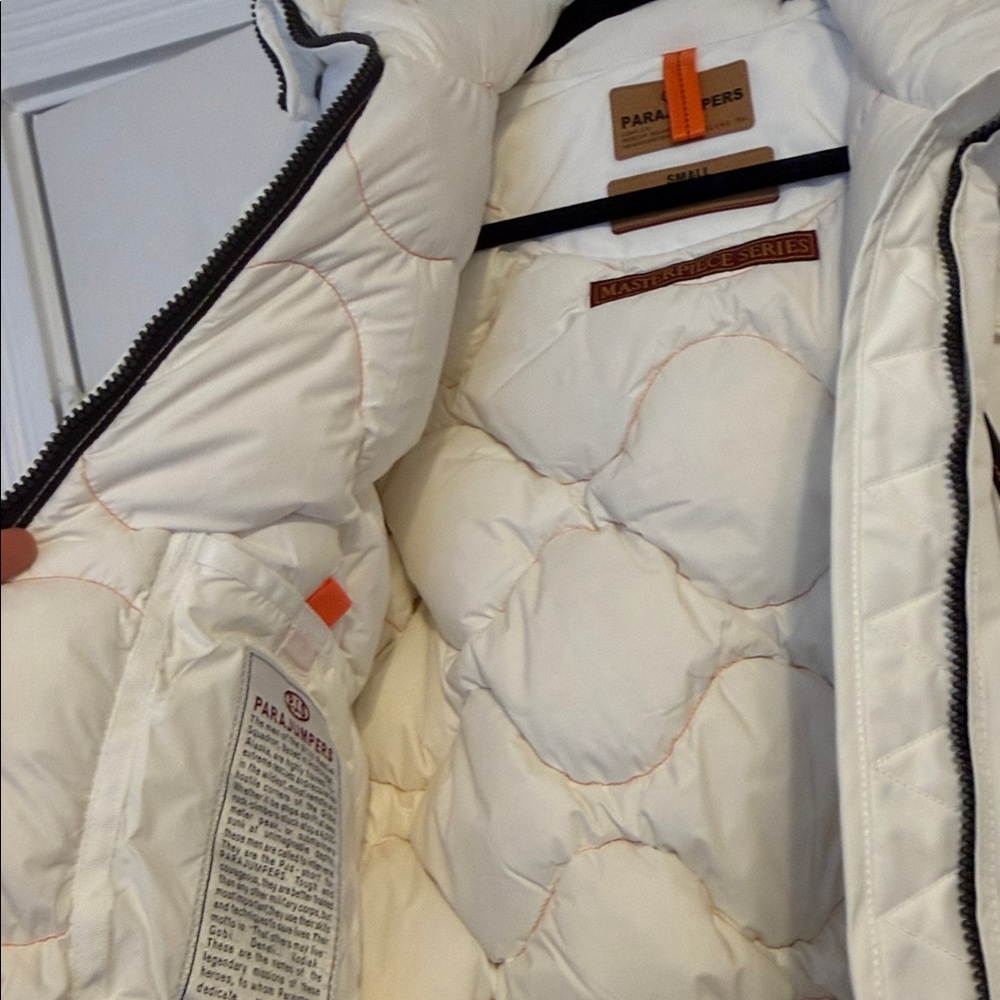 BRAND NEW never worn. Bomber ski/snow jacket. Size small. White. SO warm & cozy! - Picture 6 of 10
